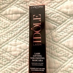 Lash Idôle Lash-Lifting & Volumizing Mascara